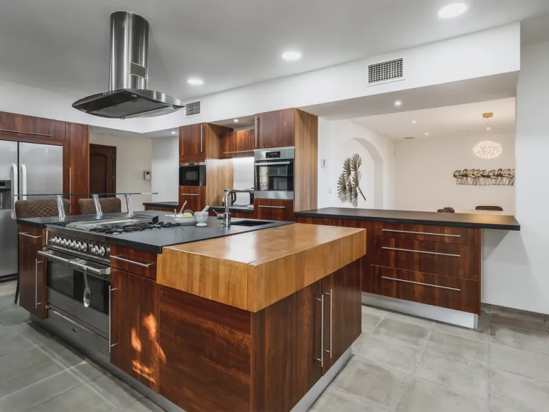 EXCEPTIONAL OPPORTUNITY – Luxurious Country Villa with Sea Views, 7 En-Suite Bedrooms, Gym, Sauna & Remarkable Sustainability Features Just Minutes from Estepona