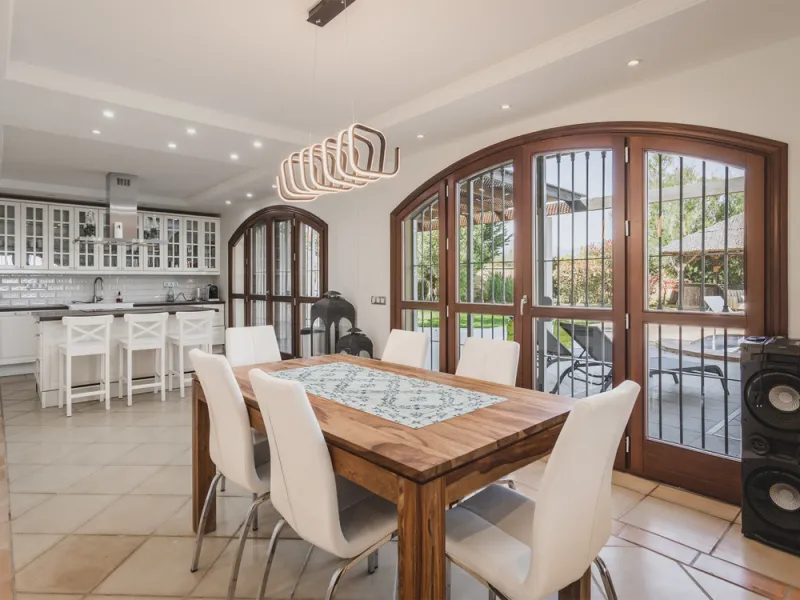 EXCEPTIONAL OPPORTUNITY – Luxurious Country Villa with Sea Views, 7 En-Suite Bedrooms, Gym, Sauna & Remarkable Sustainability Features Just Minutes from Estepona