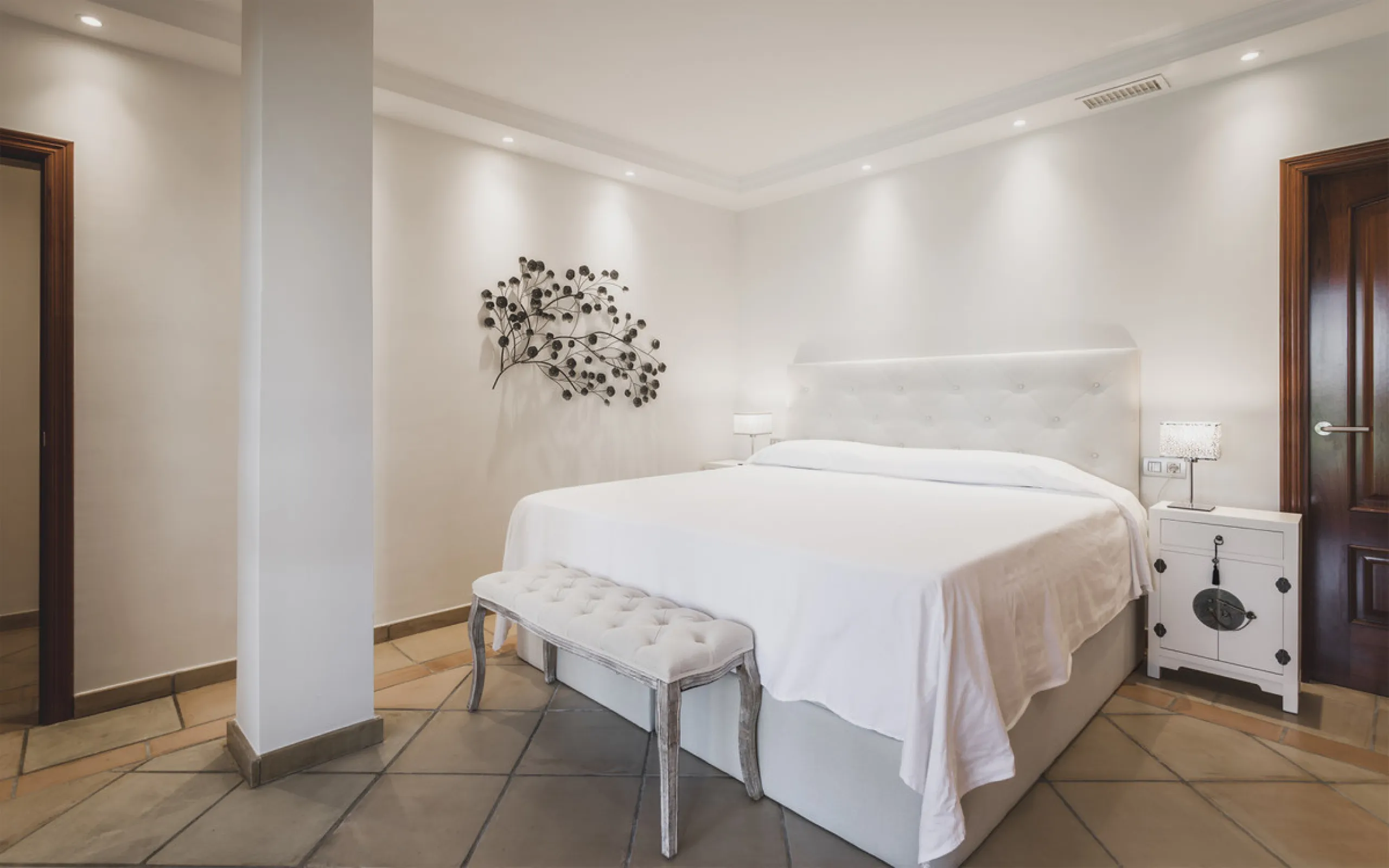 EXCEPTIONAL OPPORTUNITY – Luxurious Country Villa with Sea Views, 7 En-Suite Bedrooms, Gym, Sauna & Remarkable Sustainability Features Just Minutes from Estepona