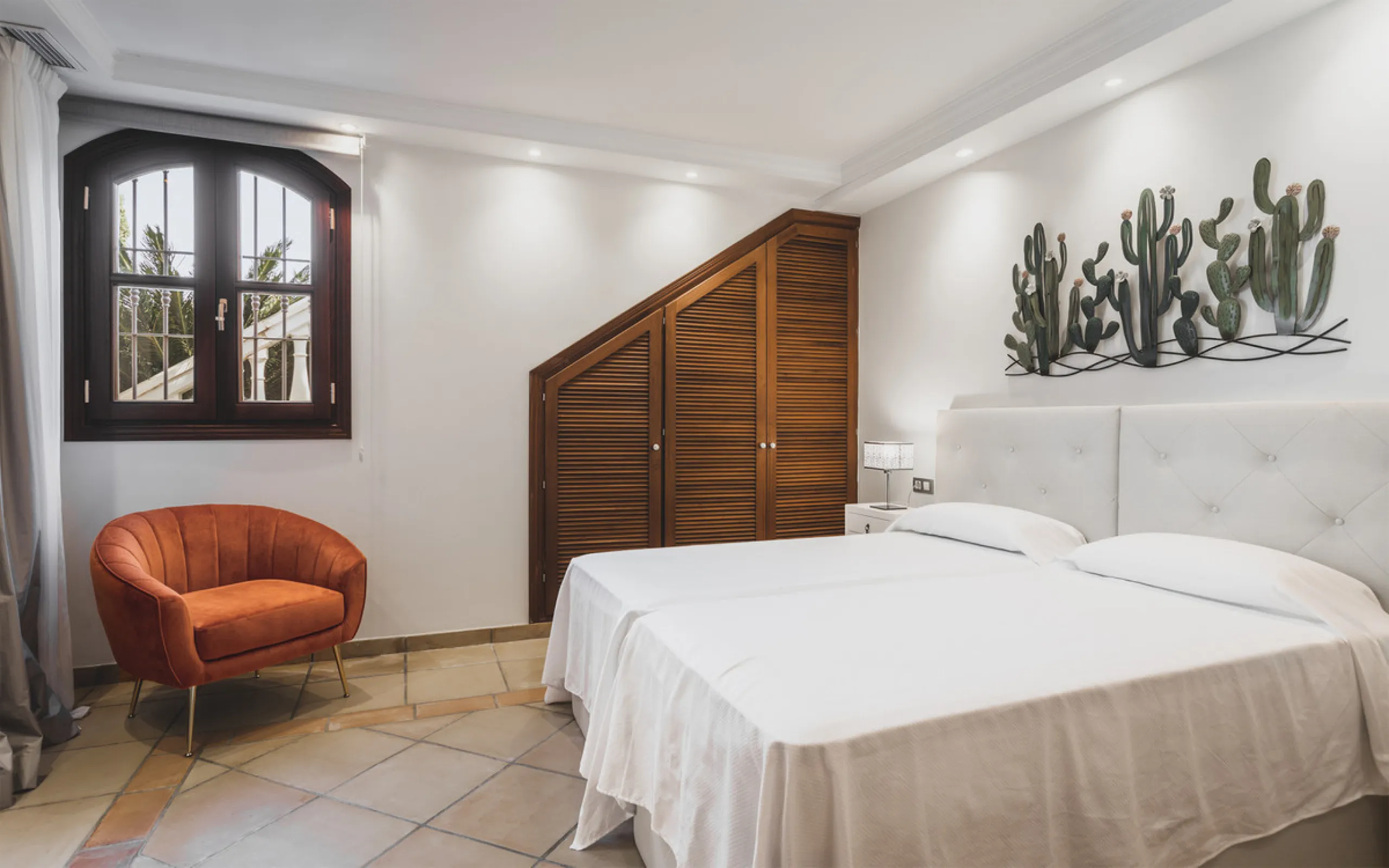 EXCEPTIONAL OPPORTUNITY – Luxurious Country Villa with Sea Views, 7 En-Suite Bedrooms, Gym, Sauna & Remarkable Sustainability Features Just Minutes from Estepona