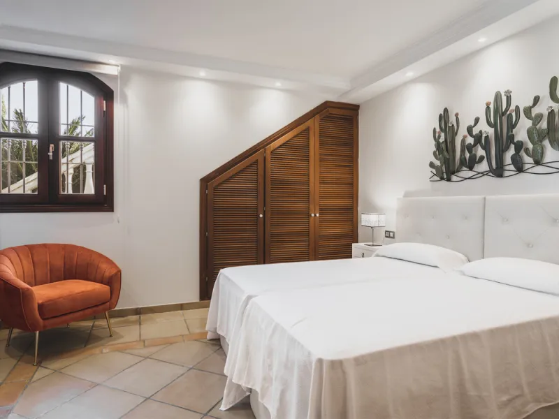 EXCEPTIONAL OPPORTUNITY – Luxurious Country Villa with Sea Views, 7 En-Suite Bedrooms, Gym, Sauna & Remarkable Sustainability Features Just Minutes from Estepona