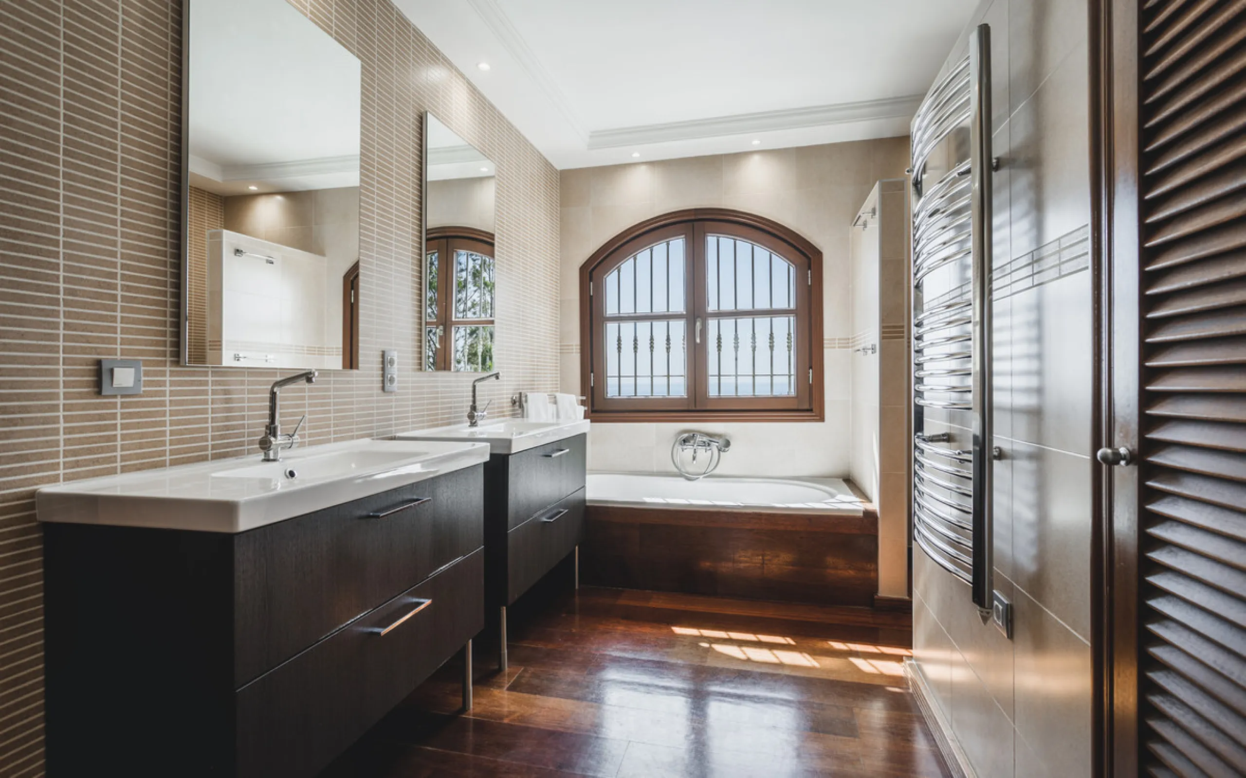 EXCEPTIONAL OPPORTUNITY – Luxurious Country Villa with Sea Views, 7 En-Suite Bedrooms, Gym, Sauna & Remarkable Sustainability Features Just Minutes from Estepona