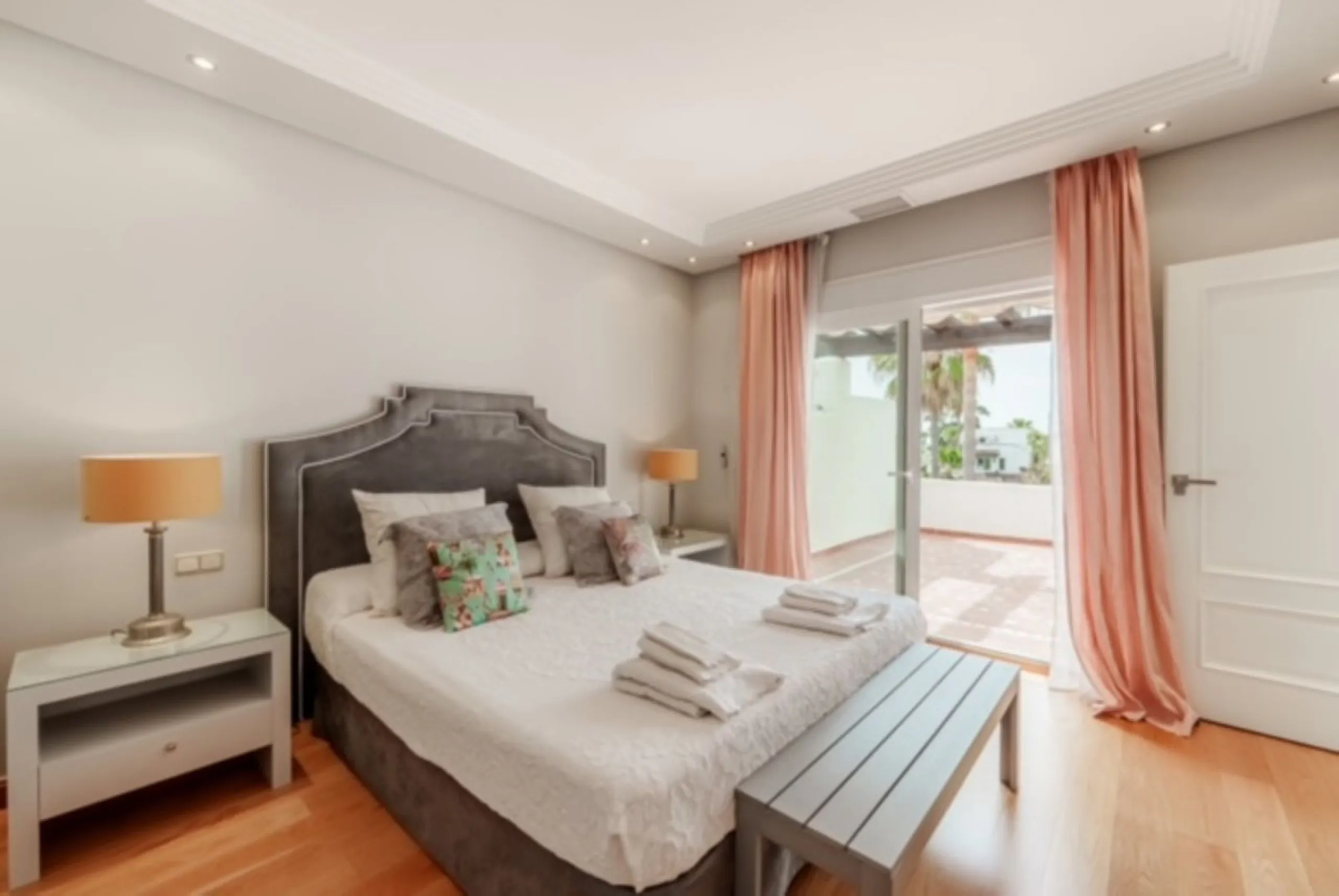 MAGNIFICENT 4-BEDROOM TOWNHOUSE IN A BEACHFRONT GATED COMMUNITY