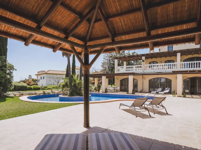 EXCEPTIONAL OPPORTUNITY – Luxurious Country Villa with Sea Views, 7 En-Suite Bedrooms, Gym, Sauna & Remarkable Sustainability Features Just Minutes from Estepona