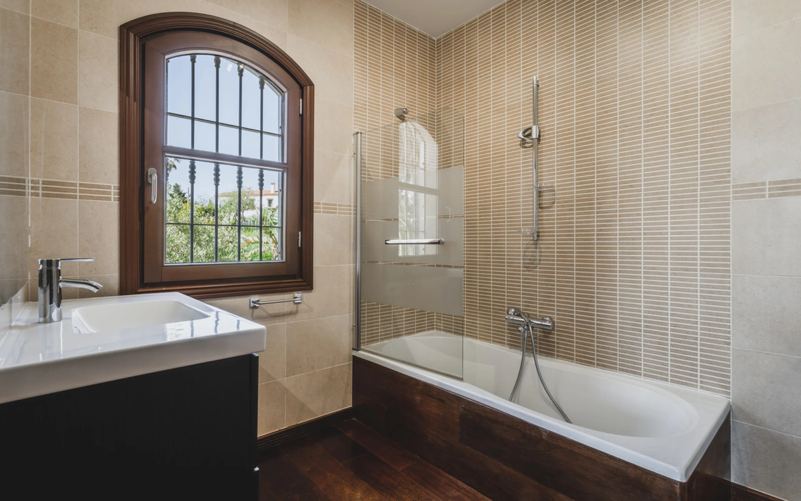 EXCEPTIONAL OPPORTUNITY – Luxurious Country Villa with Sea Views, 7 En-Suite Bedrooms, Gym, Sauna & Remarkable Sustainability Features Just Minutes from Estepona