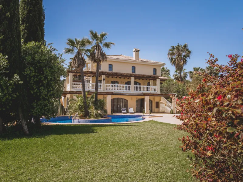 EXCEPTIONAL OPPORTUNITY – Luxurious Country Villa with Sea Views, 7 En-Suite Bedrooms, Gym, Sauna & Remarkable Sustainability Features Just Minutes from Estepona