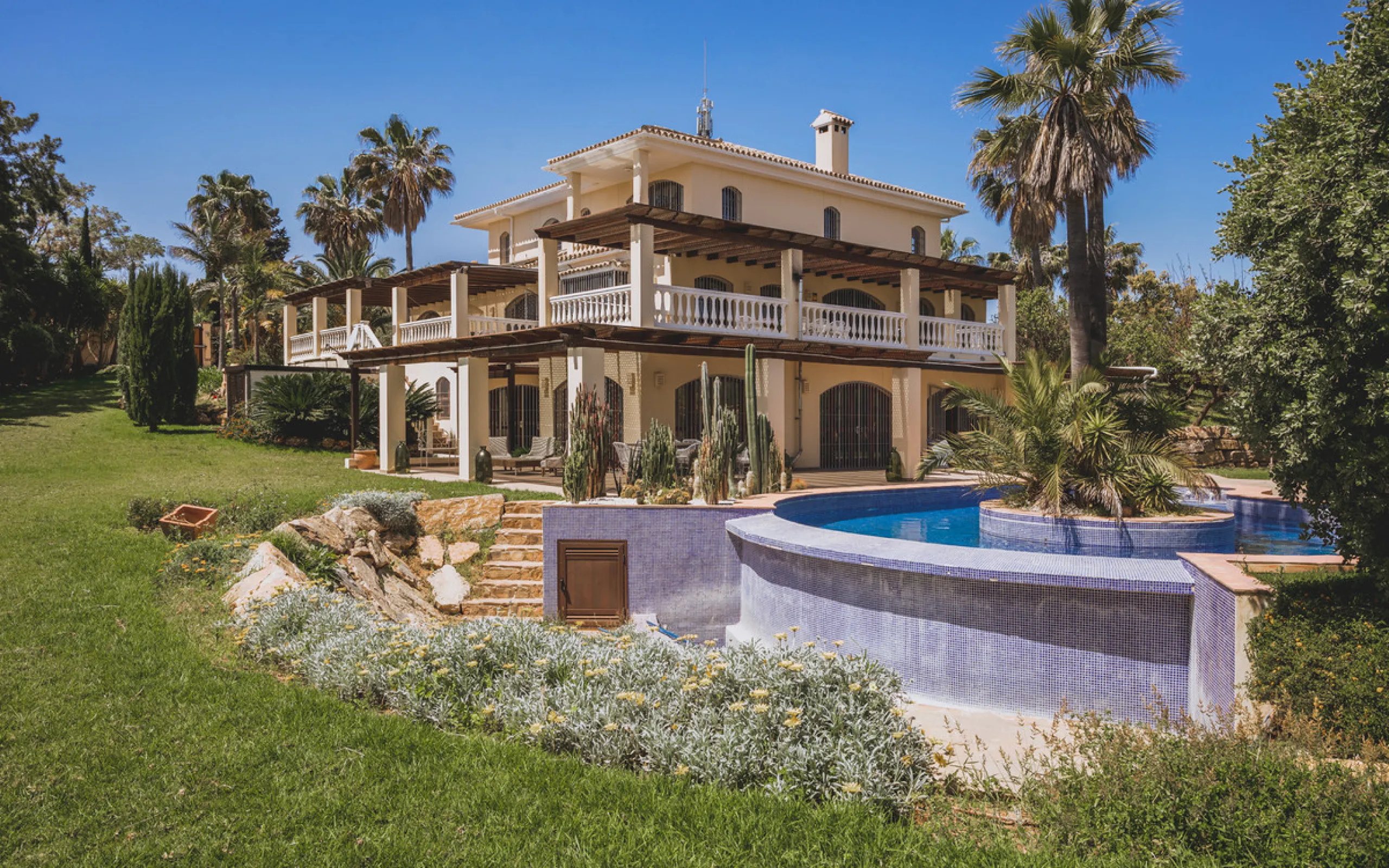 EXCEPTIONAL OPPORTUNITY – Luxurious Country Villa with Sea Views, 7 En-Suite Bedrooms, Gym, Sauna & Remarkable Sustainability Features Just Minutes from Estepona