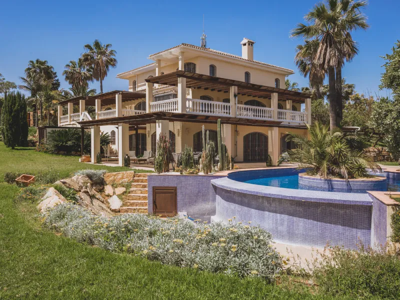 EXCEPTIONAL OPPORTUNITY – Luxurious Country Villa with Sea Views, 7 En-Suite Bedrooms, Gym, Sauna & Remarkable Sustainability Features Just Minutes from Estepona