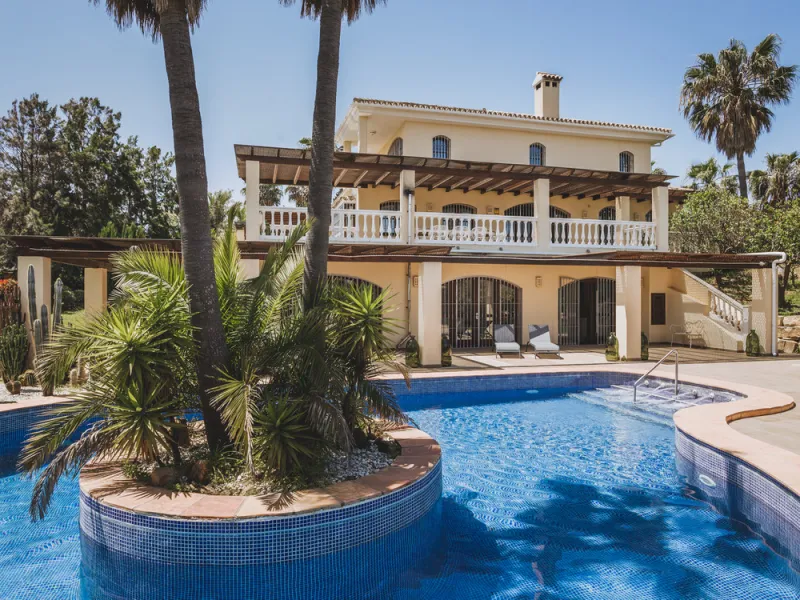EXCEPTIONAL OPPORTUNITY – Luxurious Country Villa with Sea Views, 7 En-Suite Bedrooms, Gym, Sauna & Remarkable Sustainability Features Just Minutes from Estepona