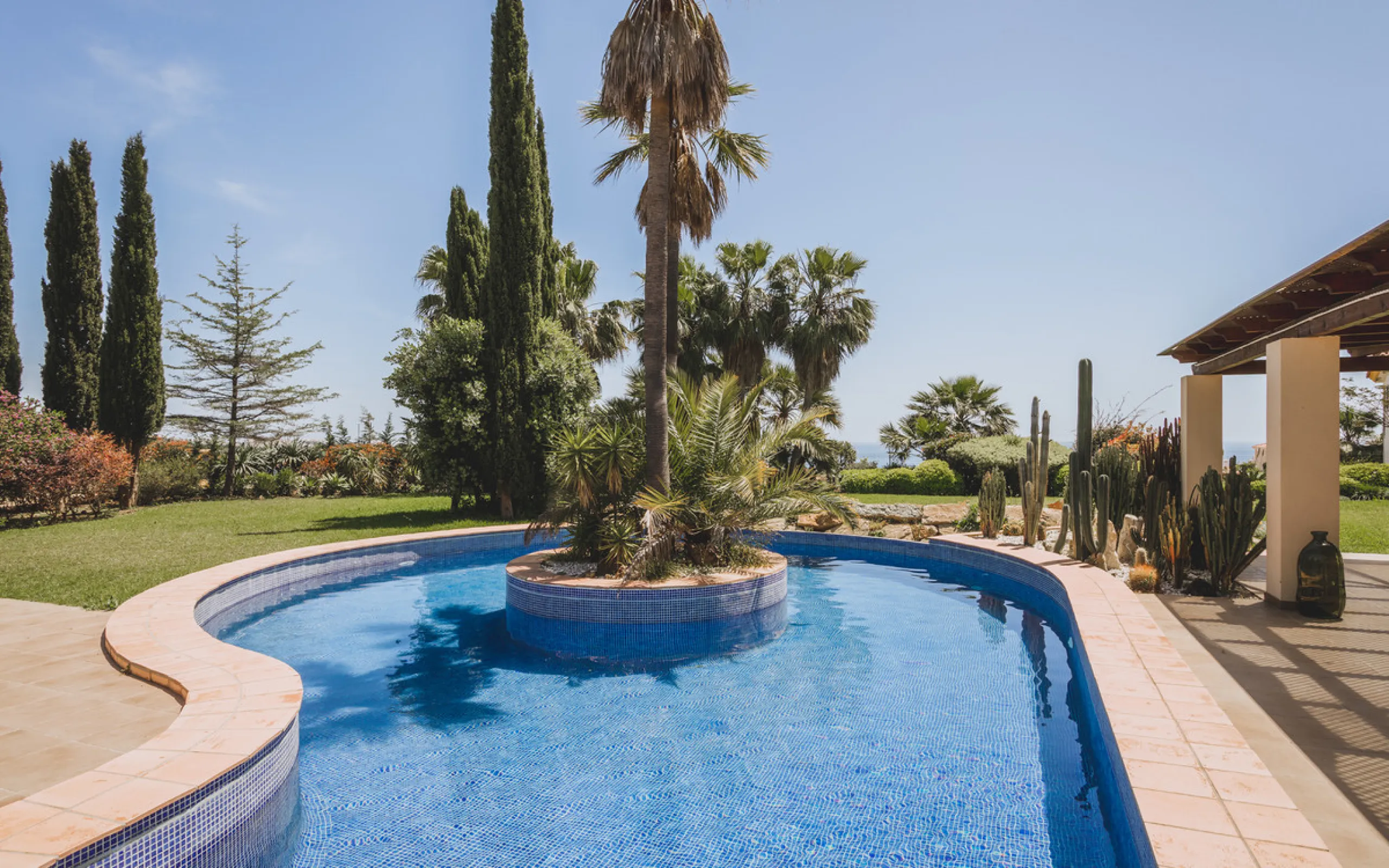 EXCEPTIONAL OPPORTUNITY – Luxurious Country Villa with Sea Views, 7 En-Suite Bedrooms, Gym, Sauna & Remarkable Sustainability Features Just Minutes from Estepona