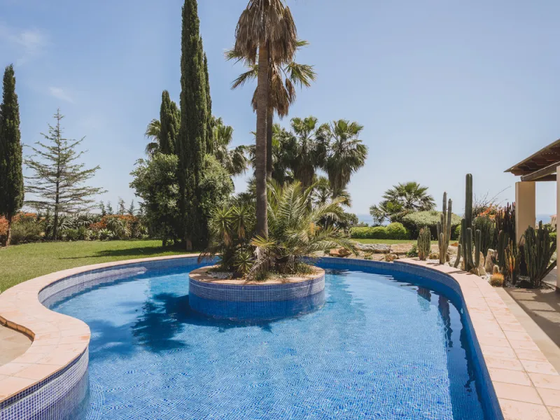 EXCEPTIONAL OPPORTUNITY – Luxurious Country Villa with Sea Views, 7 En-Suite Bedrooms, Gym, Sauna & Remarkable Sustainability Features Just Minutes from Estepona