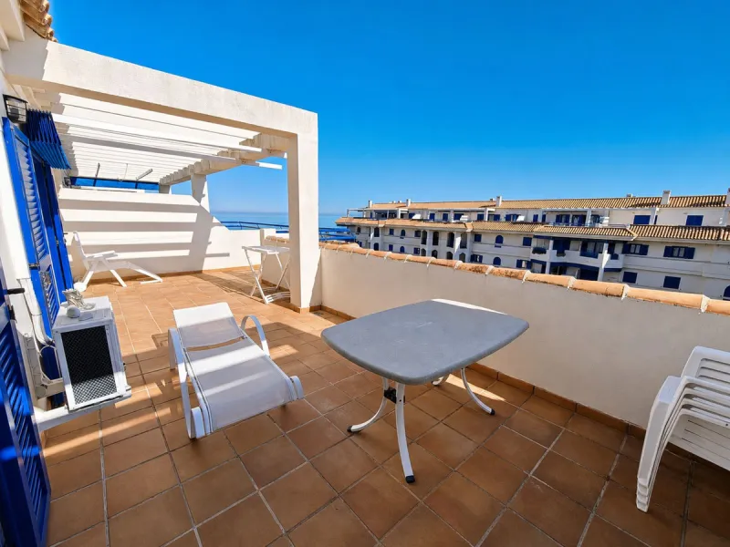 Fantastic 1-bedroom BEACHFRONT penthouse located in the well-known La Noria III development in San Luis de Sabinillas, straight at the beach and surrounded by all amenities.