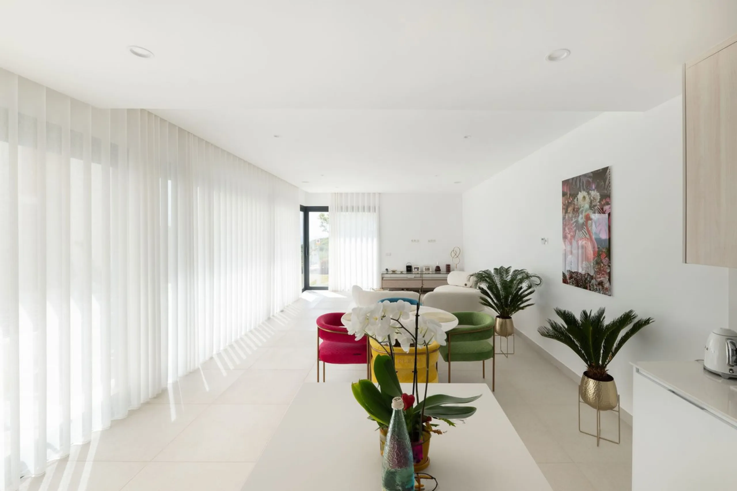Discover this spacious and bright, beautiful townhouse located within the prestigious Finca Cortesin in Casares Costa. Available for sale, this 2-story property features 3 bedrooms and 3 bathrooms, offering ample space for comfortable living.