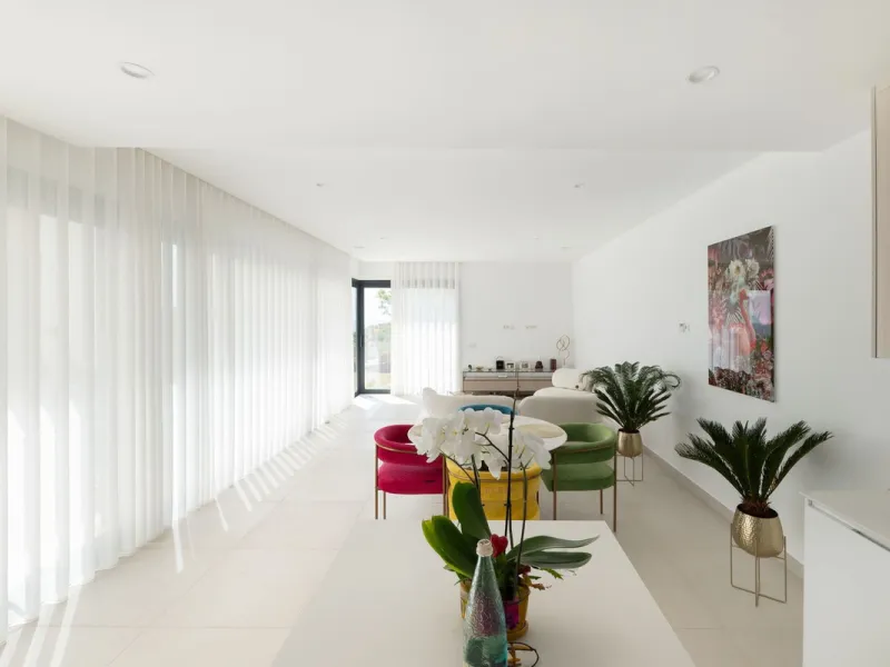 Discover this spacious and bright, beautiful townhouse located within the prestigious Finca Cortesin in Casares Costa. Available for sale, this 2-story property features 3 bedrooms and 3 bathrooms, offering ample space for comfortable living.