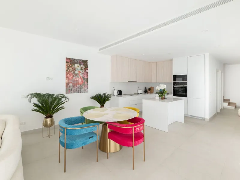 Discover this spacious and bright, beautiful townhouse located within the prestigious Finca Cortesin in Casares Costa. Available for sale, this 2-story property features 3 bedrooms and 3 bathrooms, offering ample space for comfortable living.