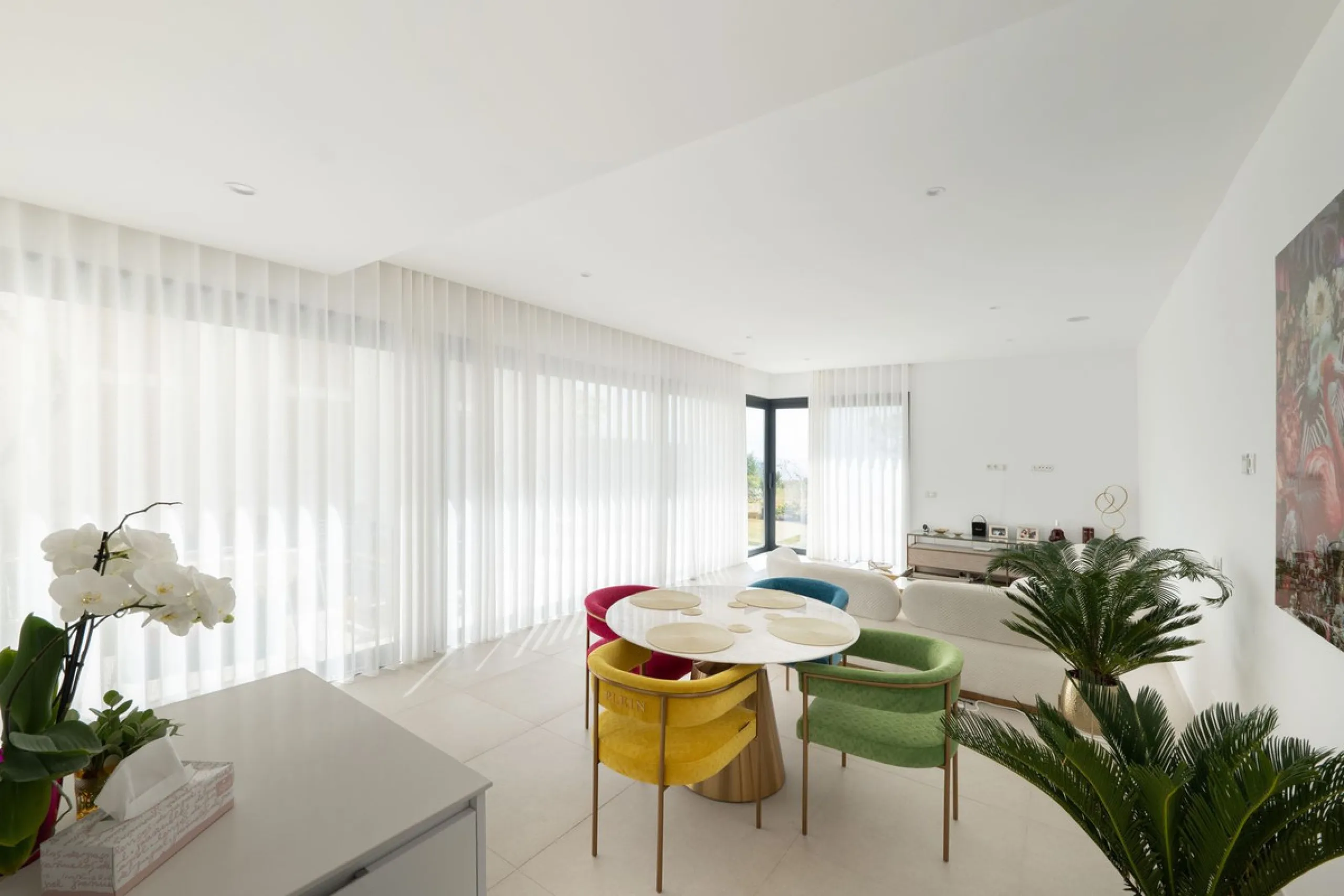Discover this spacious and bright, beautiful townhouse located within the prestigious Finca Cortesin in Casares Costa. Available for sale, this 2-story property features 3 bedrooms and 3 bathrooms, offering ample space for comfortable living.