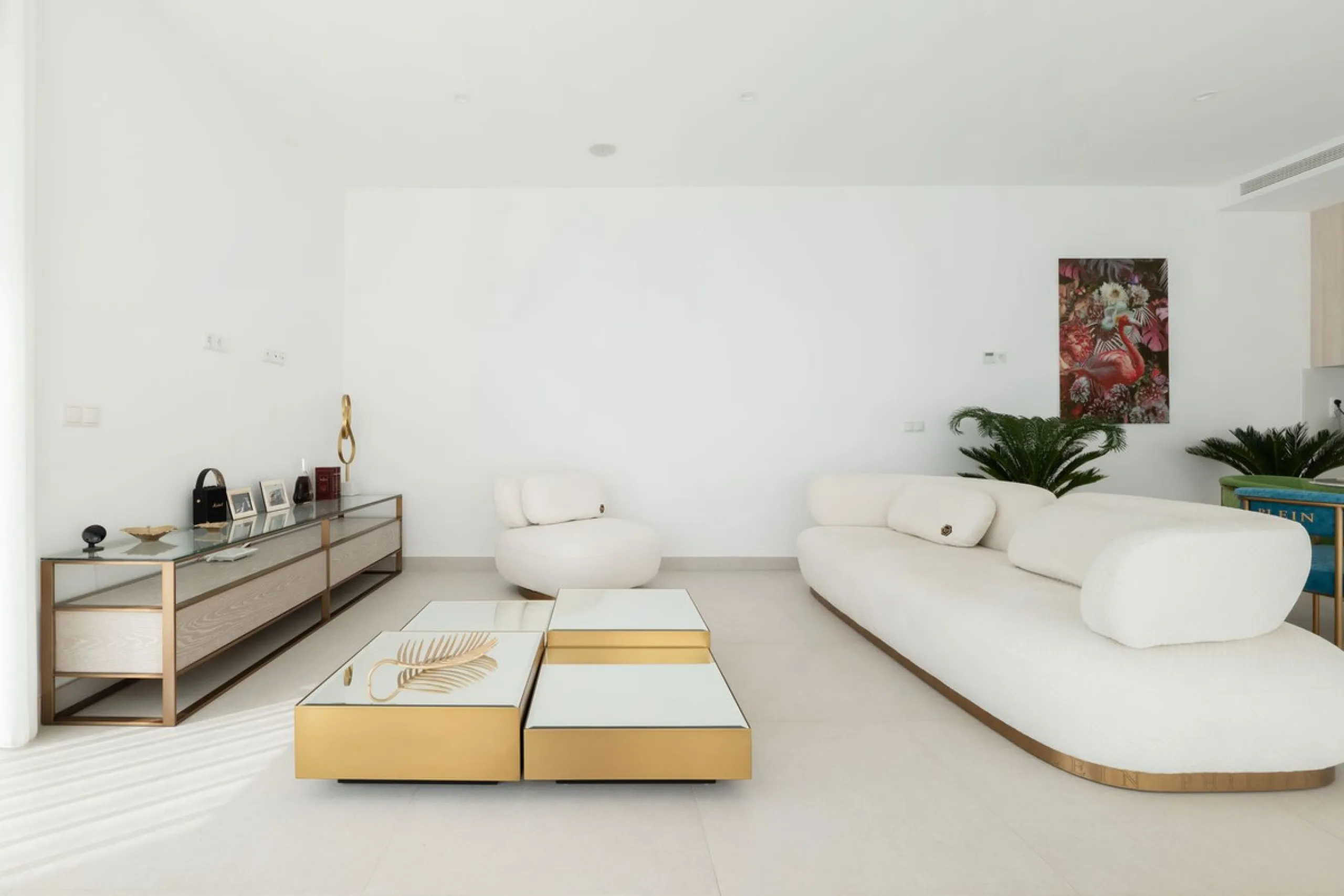 Discover this spacious and bright, beautiful townhouse located within the prestigious Finca Cortesin in Casares Costa. Available for sale, this 2-story property features 3 bedrooms and 3 bathrooms, offering ample space for comfortable living.