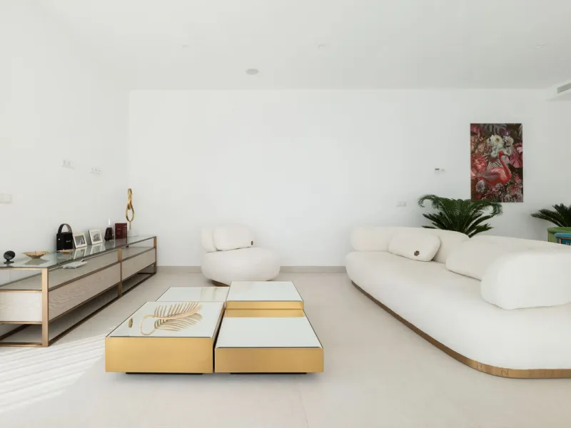 Discover this spacious and bright, beautiful townhouse located within the prestigious Finca Cortesin in Casares Costa. Available for sale, this 2-story property features 3 bedrooms and 3 bathrooms, offering ample space for comfortable living.
