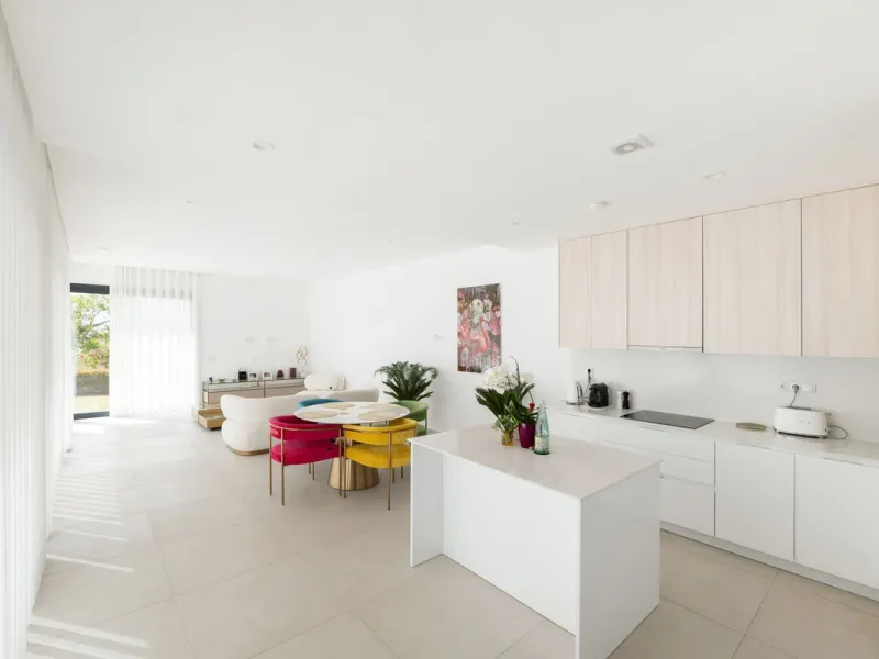 Discover this spacious and bright, beautiful townhouse located within the prestigious Finca Cortesin in Casares Costa. Available for sale, this 2-story property features 3 bedrooms and 3 bathrooms, offering ample space for comfortable living.
