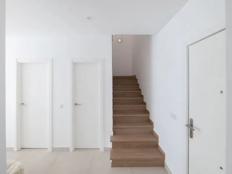 Discover this spacious and bright, beautiful townhouse located within the prestigious Finca Cortesin in Casares Costa. Available for sale, this 2-story property features 3 bedrooms and 3 bathrooms, offering ample space for comfortable living.