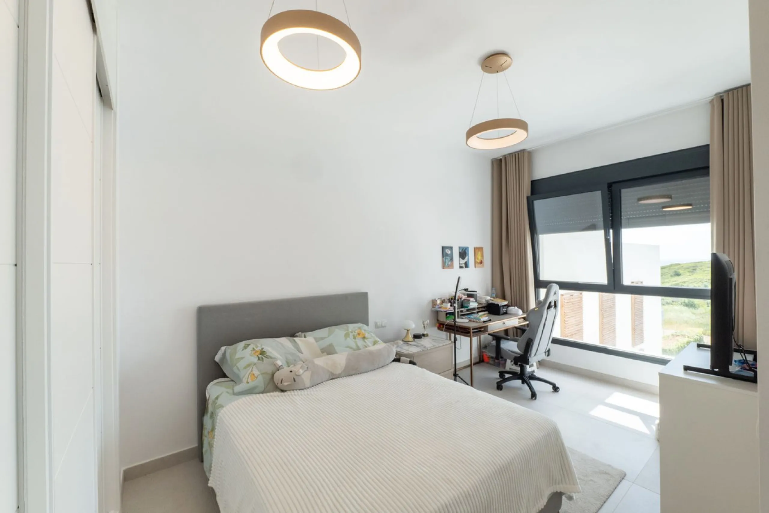 Discover this spacious and bright, beautiful townhouse located within the prestigious Finca Cortesin in Casares Costa. Available for sale, this 2-story property features 3 bedrooms and 3 bathrooms, offering ample space for comfortable living.