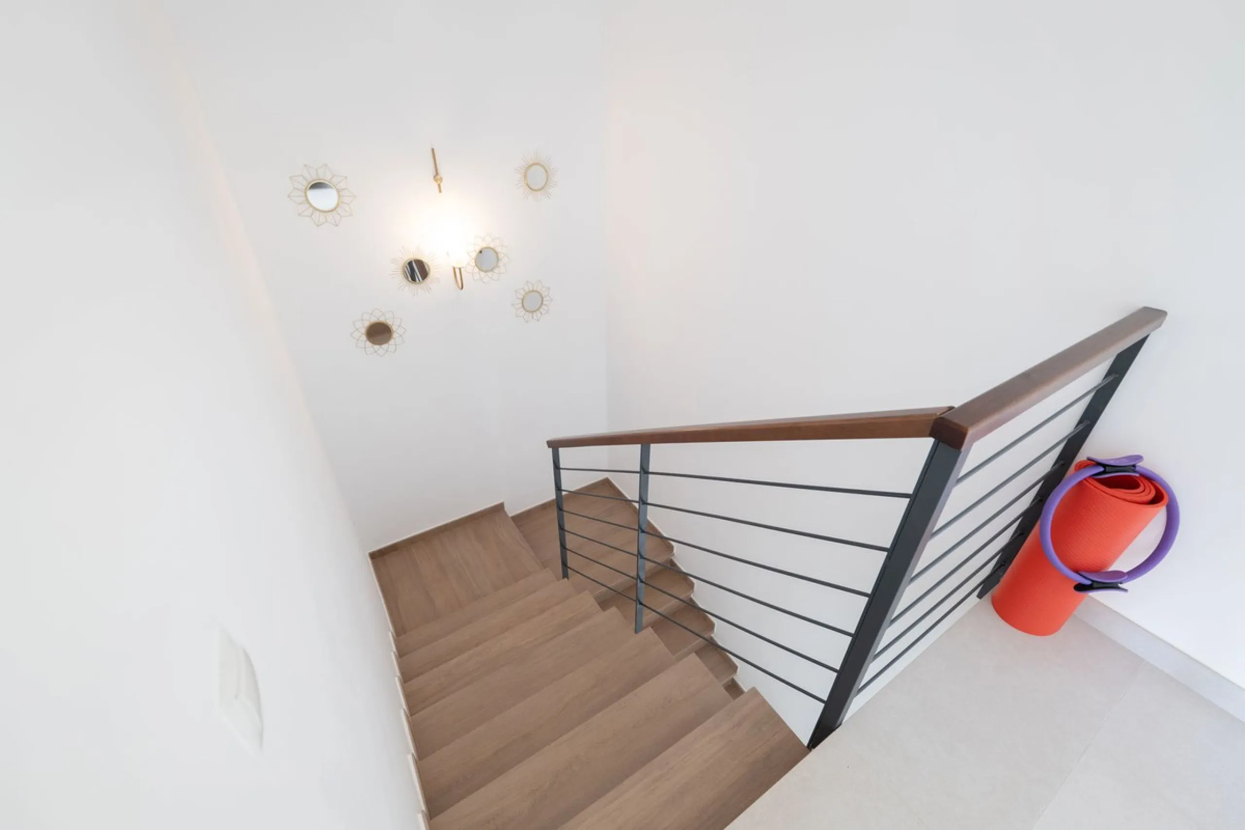 Discover this spacious and bright, beautiful townhouse located within the prestigious Finca Cortesin in Casares Costa. Available for sale, this 2-story property features 3 bedrooms and 3 bathrooms, offering ample space for comfortable living.