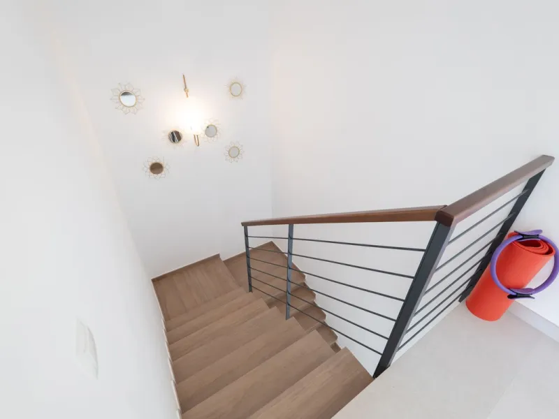 Discover this spacious and bright, beautiful townhouse located within the prestigious Finca Cortesin in Casares Costa. Available for sale, this 2-story property features 3 bedrooms and 3 bathrooms, offering ample space for comfortable living.