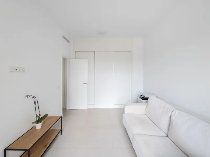 Discover this spacious and bright, beautiful townhouse located within the prestigious Finca Cortesin in Casares Costa. Available for sale, this 2-story property features 3 bedrooms and 3 bathrooms, offering ample space for comfortable living.