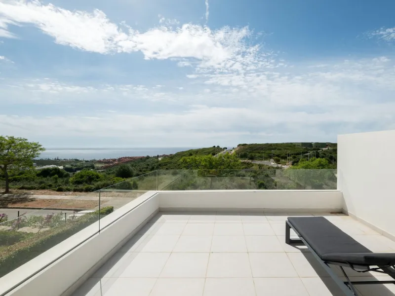 Discover this spacious and bright, beautiful townhouse located within the prestigious Finca Cortesin in Casares Costa. Available for sale, this 2-story property features 3 bedrooms and 3 bathrooms, offering ample space for comfortable living.