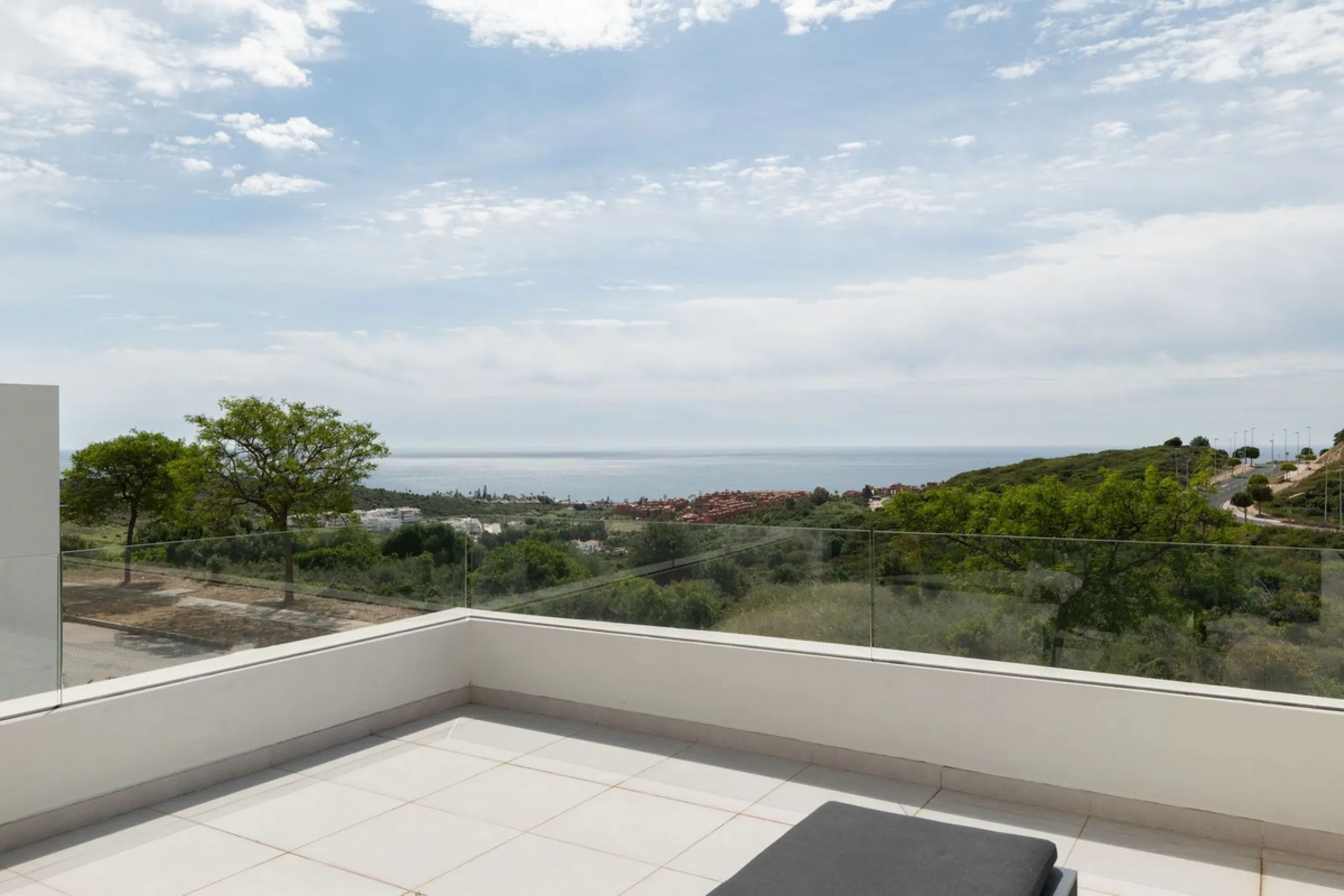 Discover this spacious and bright, beautiful townhouse located within the prestigious Finca Cortesin in Casares Costa. Available for sale, this 2-story property features 3 bedrooms and 3 bathrooms, offering ample space for comfortable living.