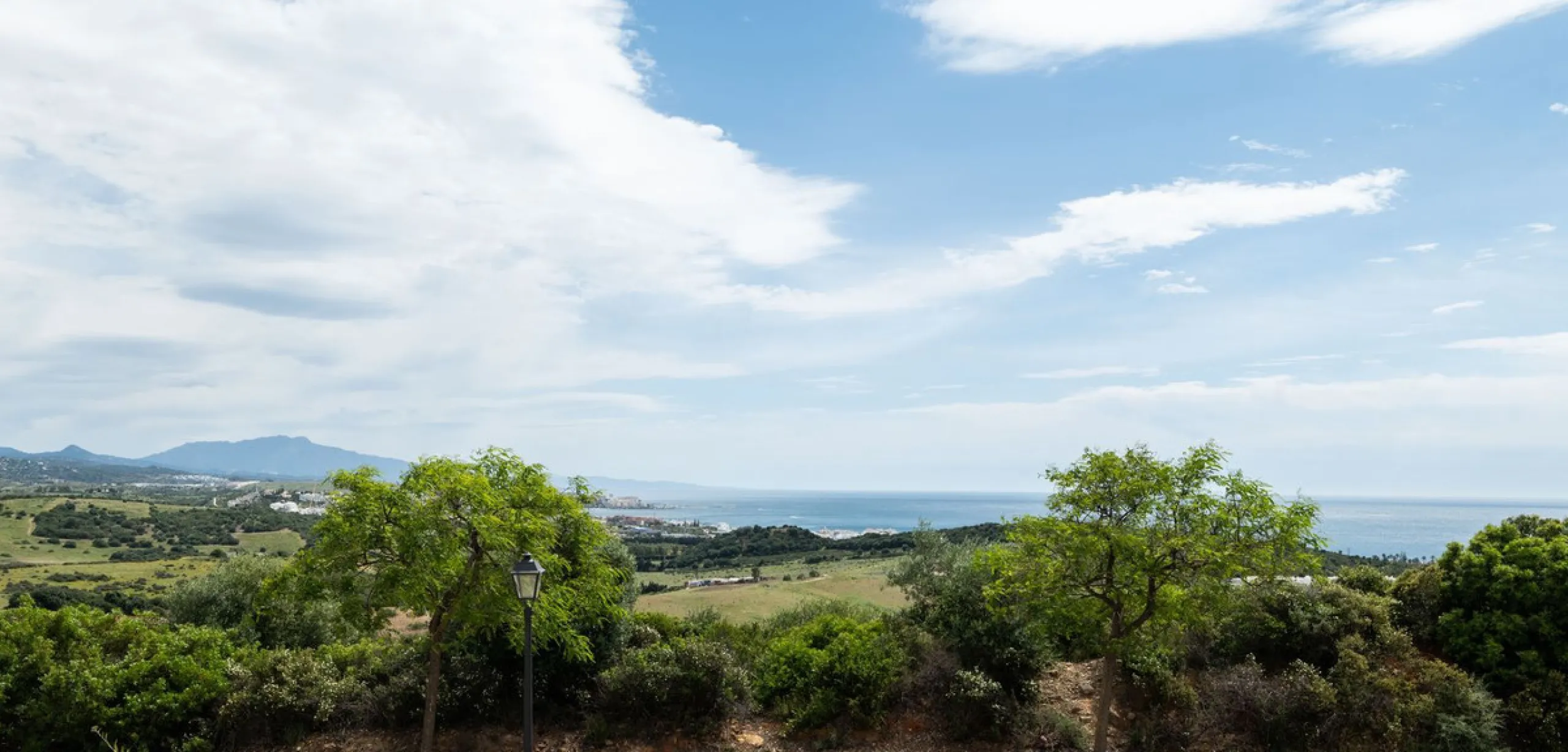 Discover this spacious and bright, beautiful townhouse located within the prestigious Finca Cortesin in Casares Costa. Available for sale, this 2-story property features 3 bedrooms and 3 bathrooms, offering ample space for comfortable living.