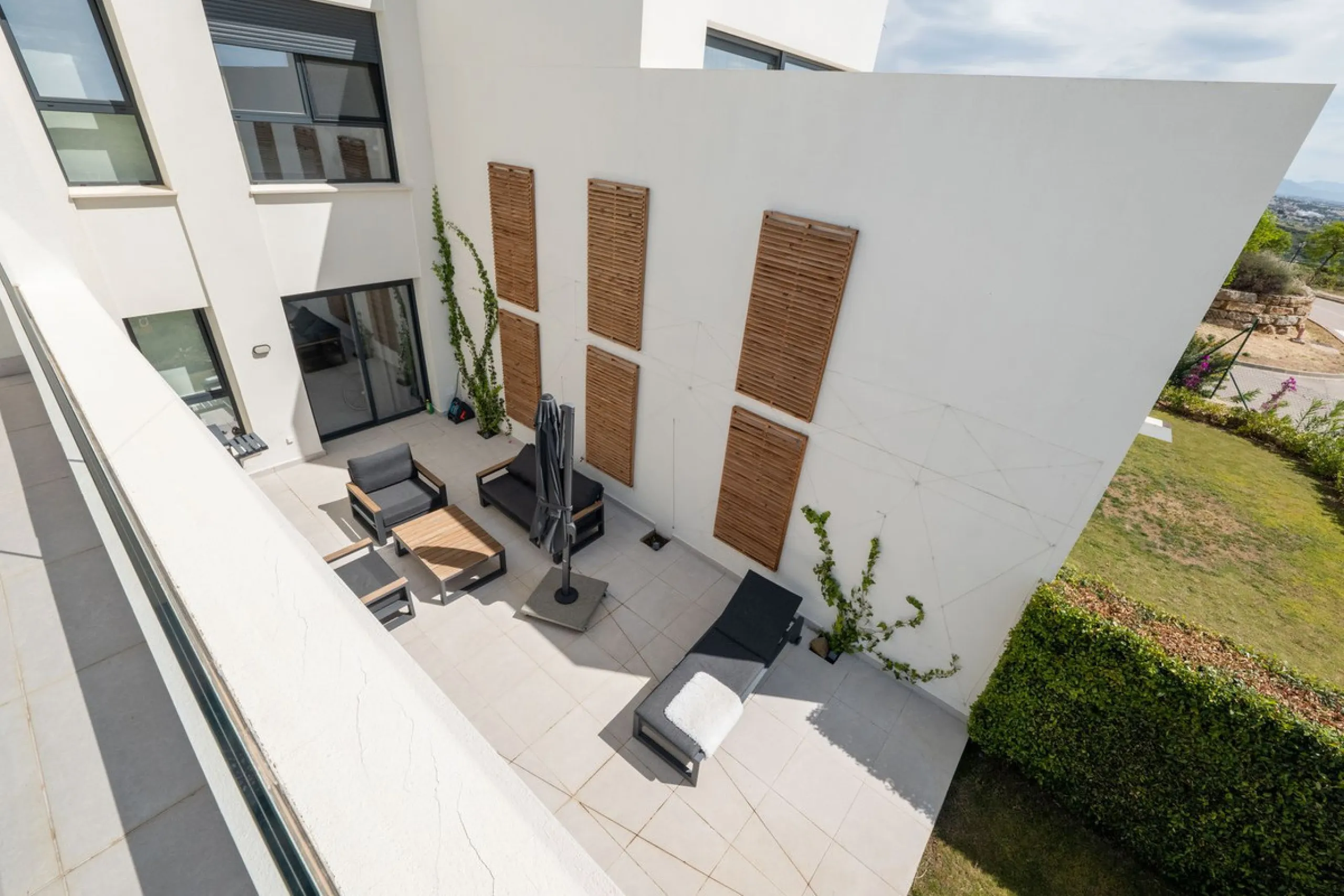 Discover this spacious and bright, beautiful townhouse located within the prestigious Finca Cortesin in Casares Costa. Available for sale, this 2-story property features 3 bedrooms and 3 bathrooms, offering ample space for comfortable living.