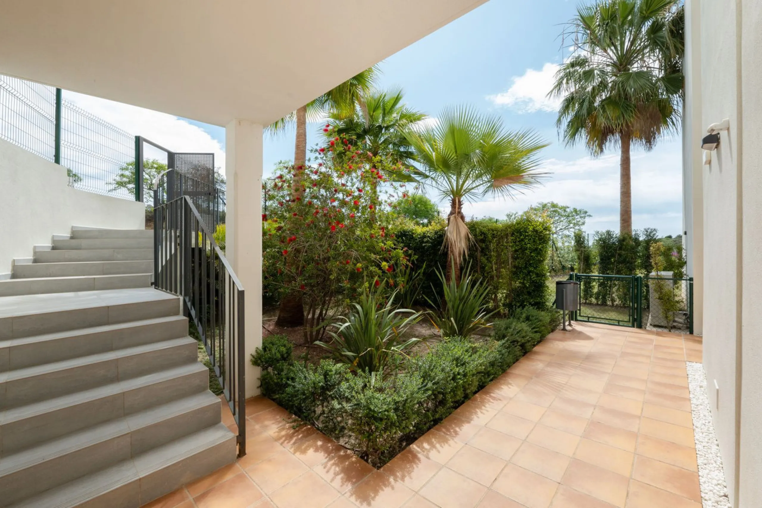 Discover this spacious and bright, beautiful townhouse located within the prestigious Finca Cortesin in Casares Costa. Available for sale, this 2-story property features 3 bedrooms and 3 bathrooms, offering ample space for comfortable living.
