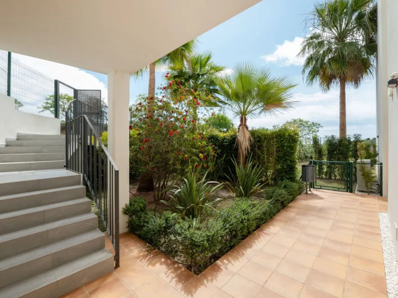 Discover this spacious and bright, beautiful townhouse located within the prestigious Finca Cortesin in Casares Costa. Available for sale, this 2-story property features 3 bedrooms and 3 bathrooms, offering ample space for comfortable living.