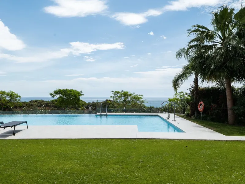 Discover this spacious and bright, beautiful townhouse located within the prestigious Finca Cortesin in Casares Costa. Available for sale, this 2-story property features 3 bedrooms and 3 bathrooms, offering ample space for comfortable living.