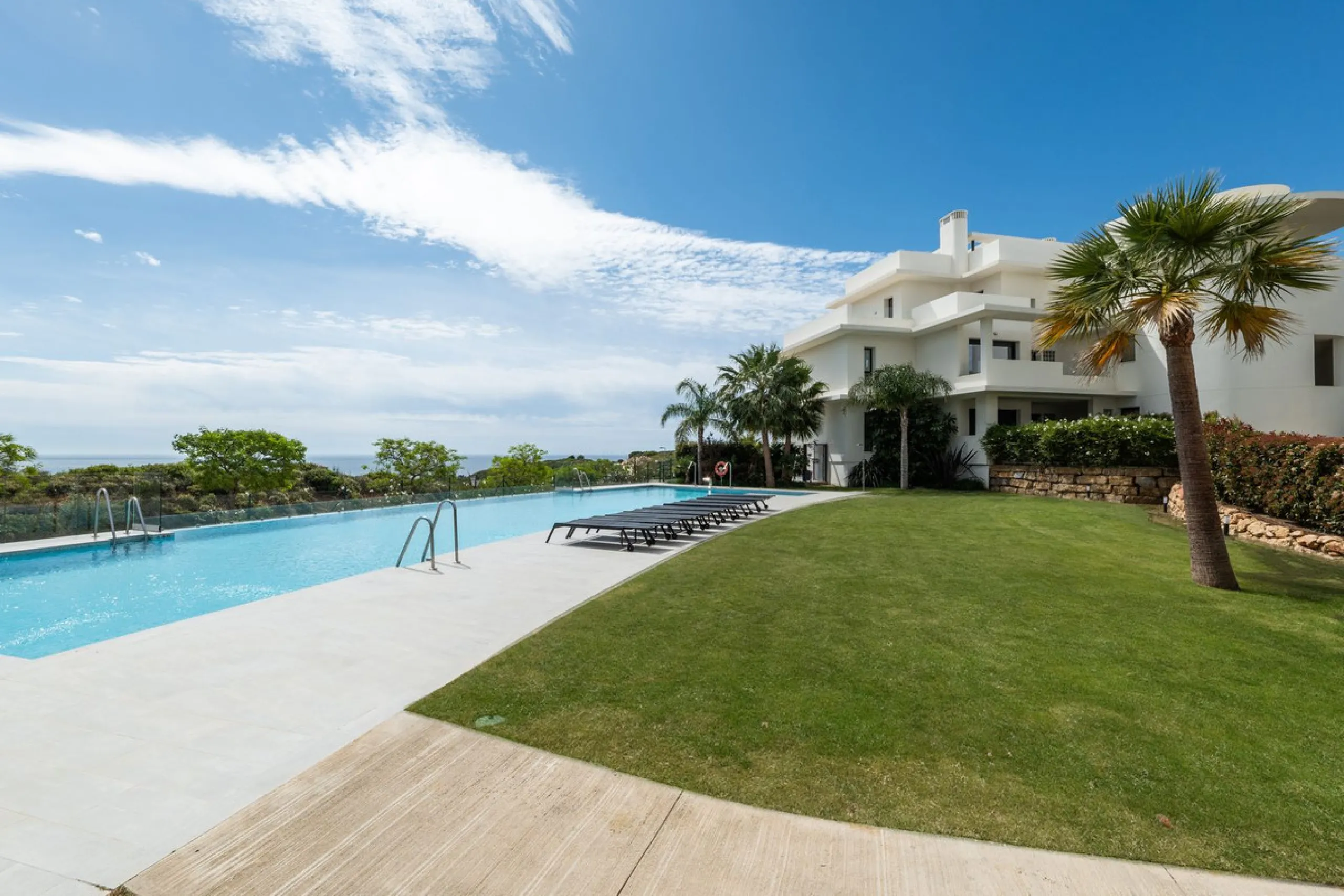 Discover this spacious and bright, beautiful townhouse located within the prestigious Finca Cortesin in Casares Costa. Available for sale, this 2-story property features 3 bedrooms and 3 bathrooms, offering ample space for comfortable living.