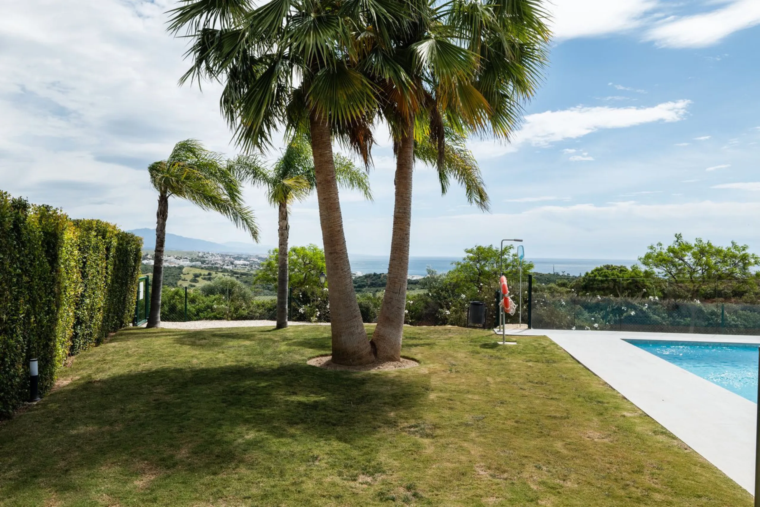 Discover this spacious and bright, beautiful townhouse located within the prestigious Finca Cortesin in Casares Costa. Available for sale, this 2-story property features 3 bedrooms and 3 bathrooms, offering ample space for comfortable living.