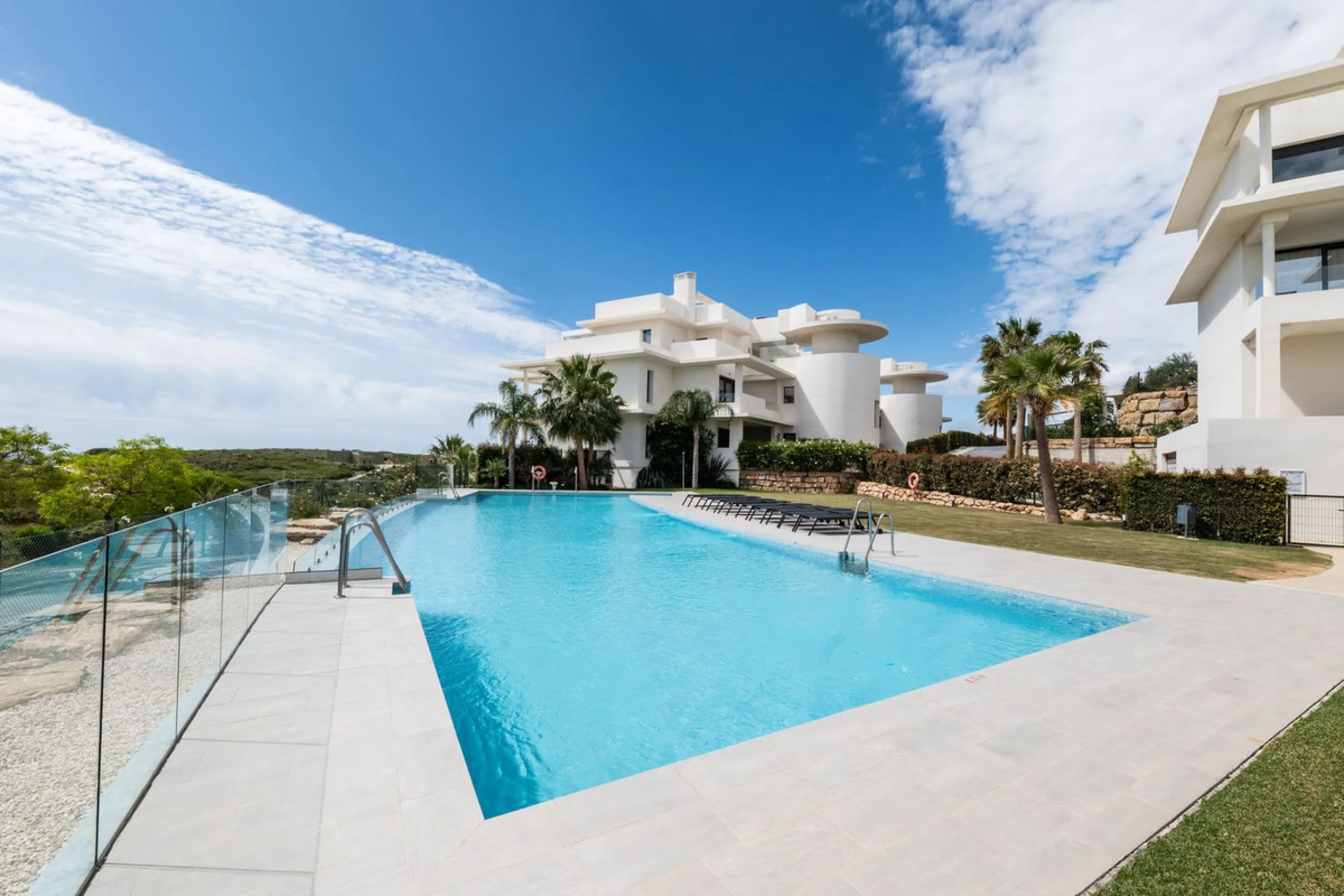 Discover this spacious and bright, beautiful townhouse located within the prestigious Finca Cortesin in Casares Costa. Available for sale, this 2-story property features 3 bedrooms and 3 bathrooms, offering ample space for comfortable living.