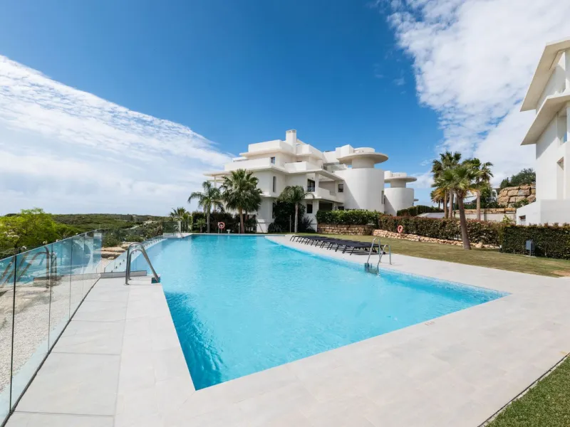 Discover this spacious and bright, beautiful townhouse located within the prestigious Finca Cortesin in Casares Costa. Available for sale, this 2-story property features 3 bedrooms and 3 bathrooms, offering ample space for comfortable living.