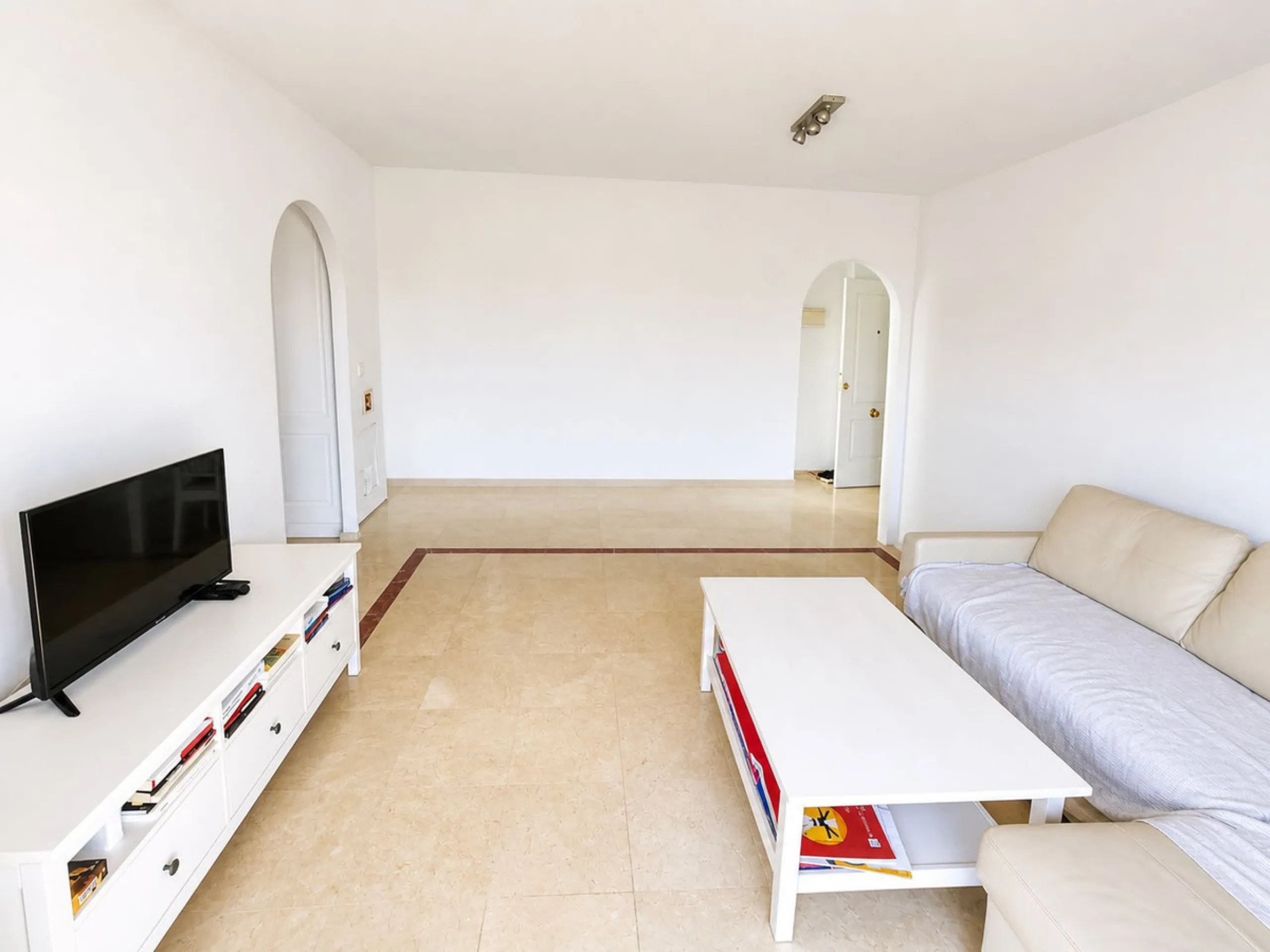 Fantastic 1-bedroom BEACHFRONT penthouse located in the well-known La Noria III development in San Luis de Sabinillas, straight at the beach and surrounded by all amenities.
