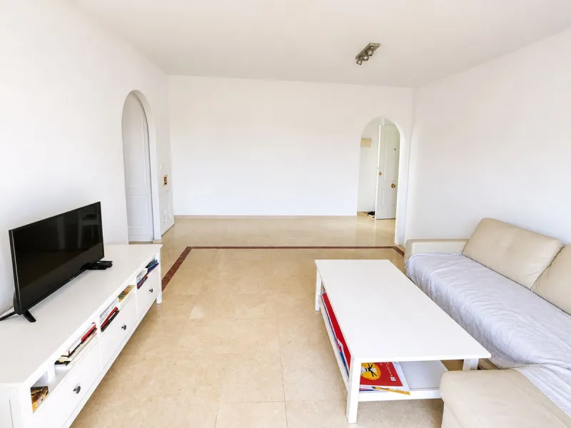 Fantastic 1-bedroom BEACHFRONT penthouse located in the well-known La Noria III development in San Luis de Sabinillas, straight at the beach and surrounded by all amenities.