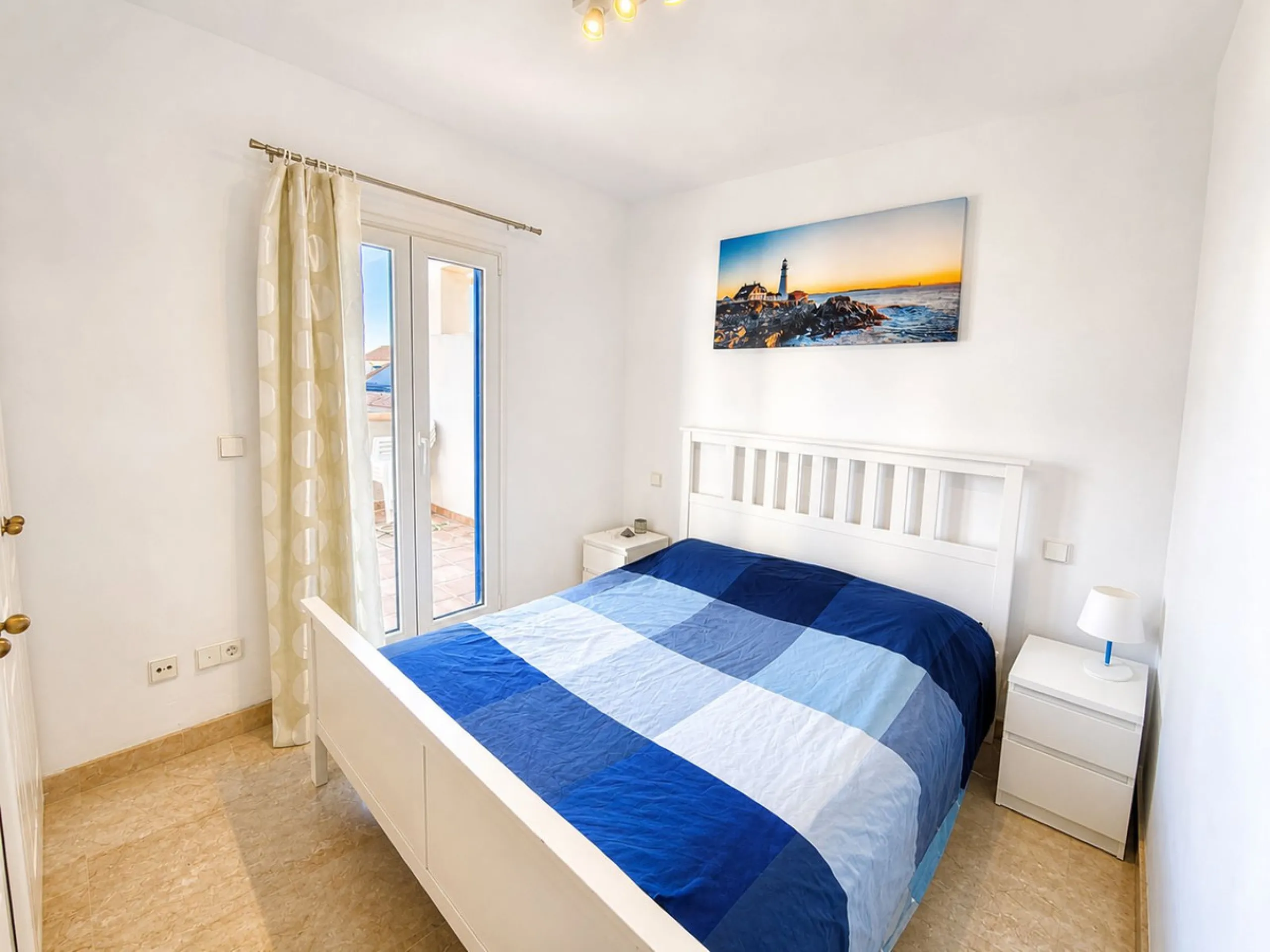 Fantastic 1-bedroom BEACHFRONT penthouse located in the well-known La Noria III development in San Luis de Sabinillas, straight at the beach and surrounded by all amenities.
