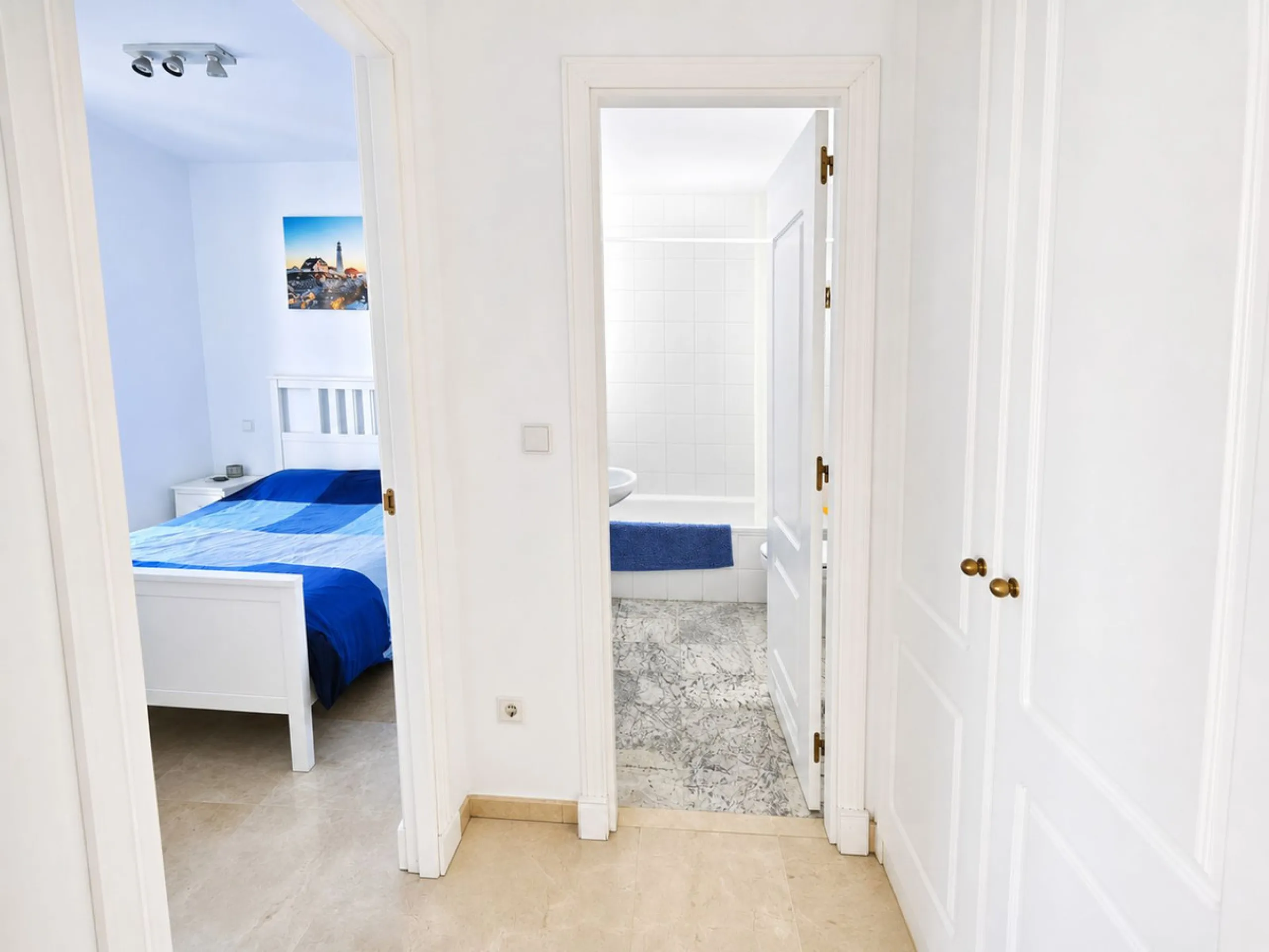 Fantastic 1-bedroom BEACHFRONT penthouse located in the well-known La Noria III development in San Luis de Sabinillas, straight at the beach and surrounded by all amenities.