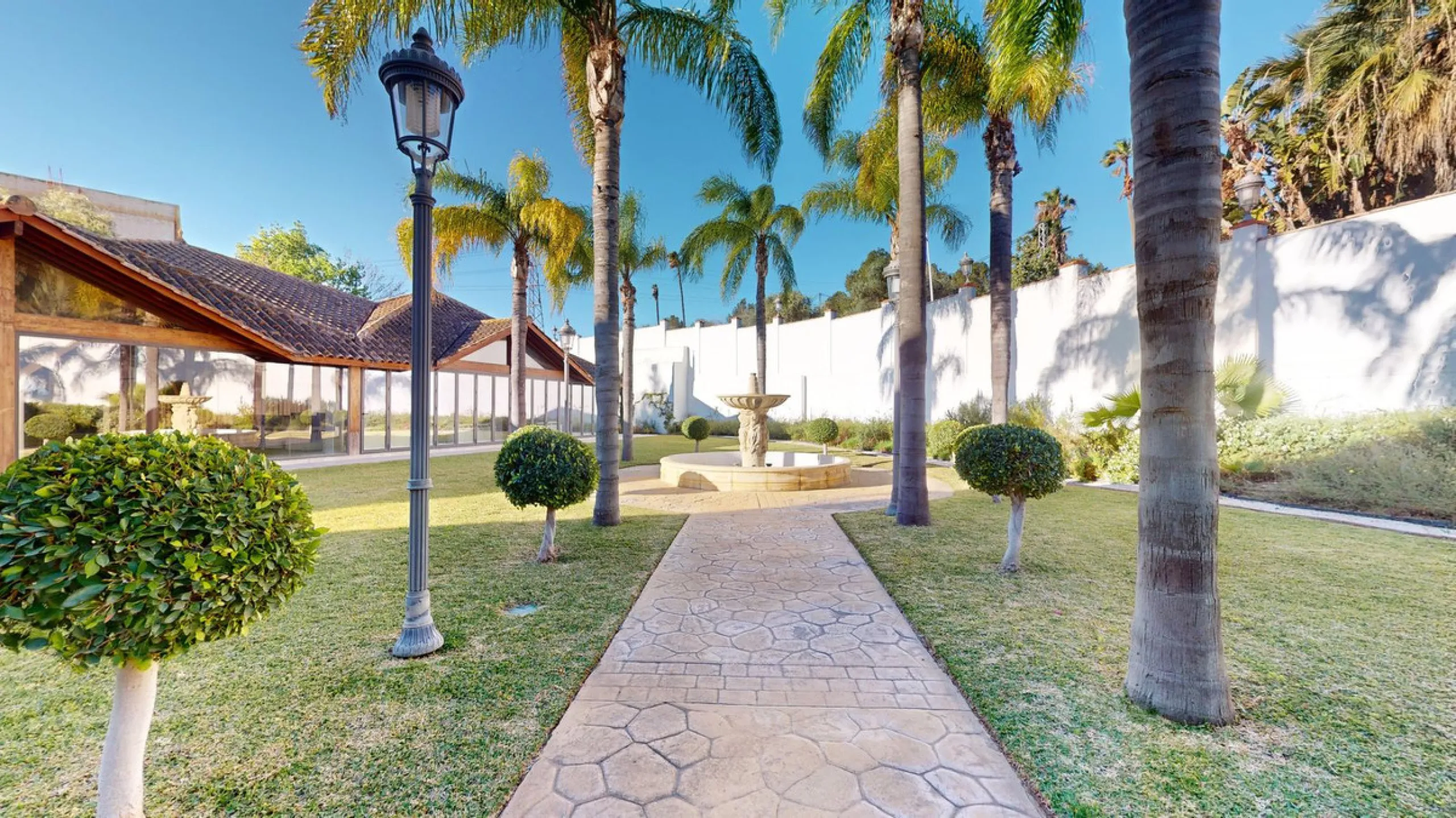 Commercial - Other в продаже в Torremolinos, Málaga. Площадь дома 520 м². Площадь участка 2250 м²