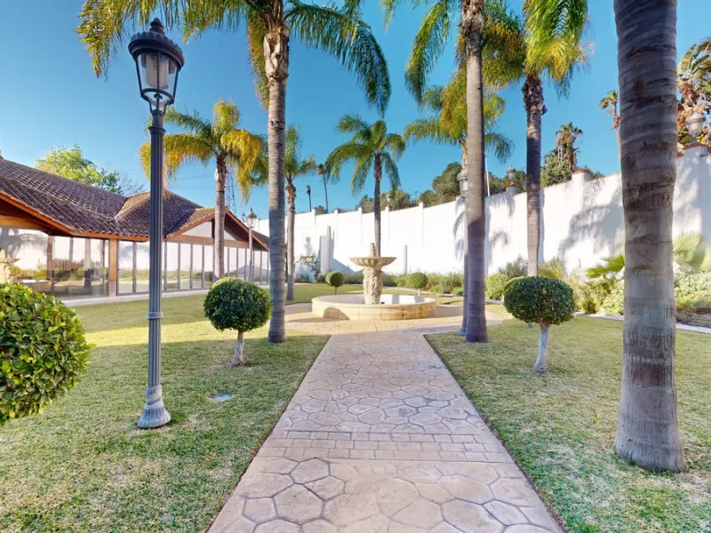 Commercial - Other в продаже в Torremolinos, Málaga. Площадь дома 520 м². Площадь участка 2250 м²