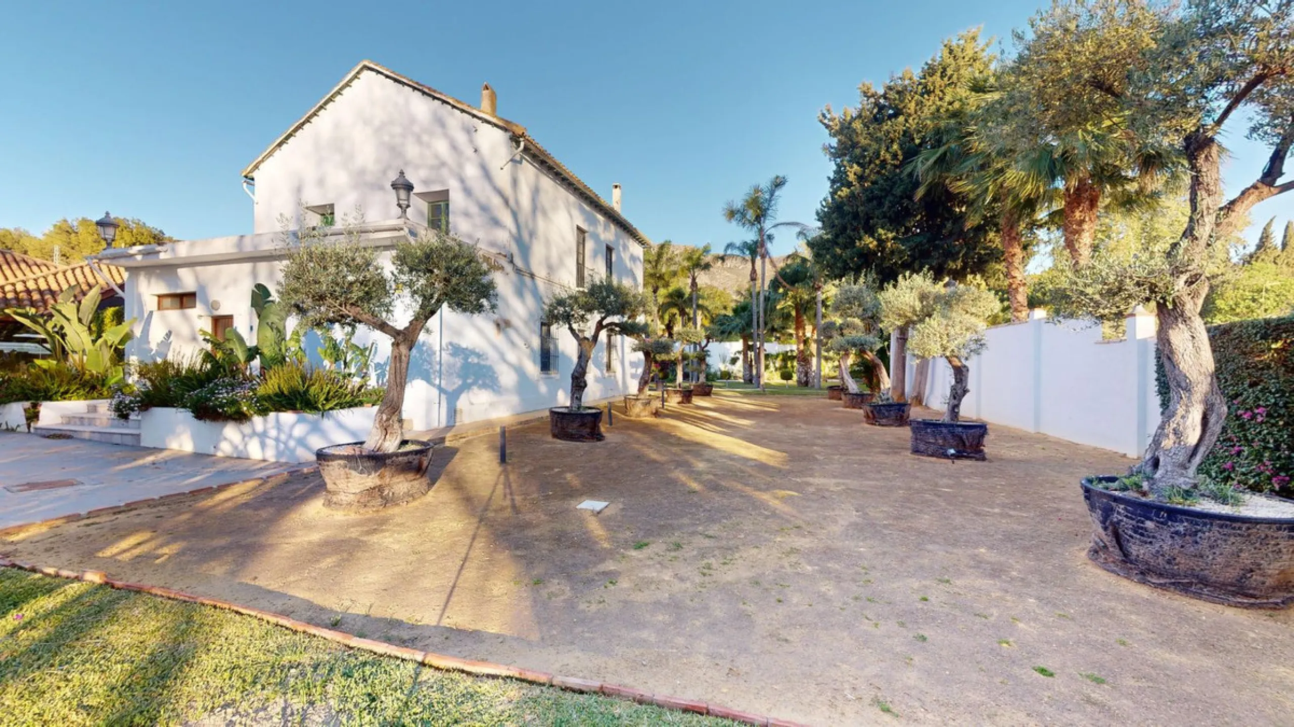 Commercial - Other в продаже в Torremolinos, Málaga. Площадь дома 520 м². Площадь участка 2250 м²