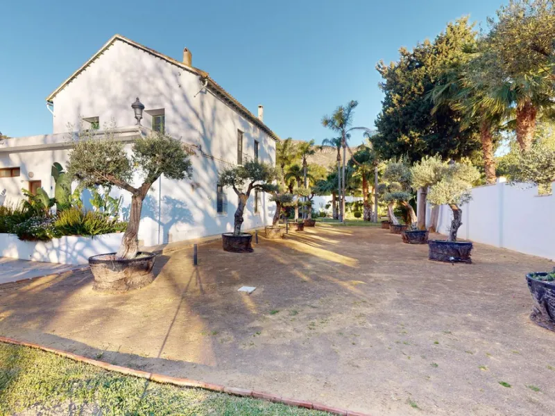 Commercial - Other в продаже в Torremolinos, Málaga. Площадь дома 520 м². Площадь участка 2250 м²