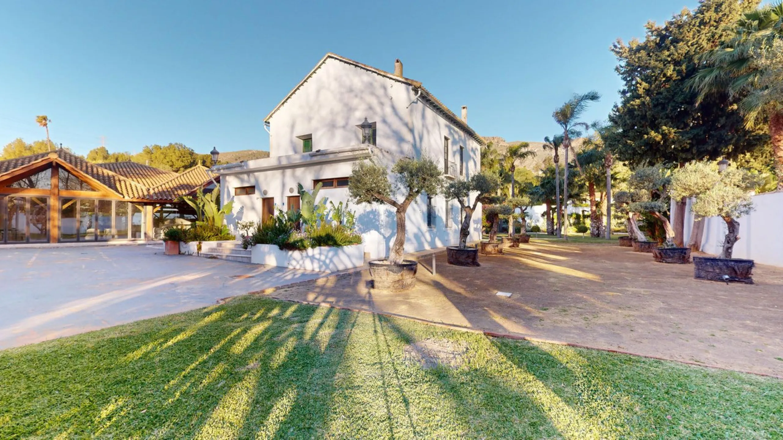 Commercial - Other в продаже в Torremolinos, Málaga. Площадь дома 520 м². Площадь участка 2250 м²