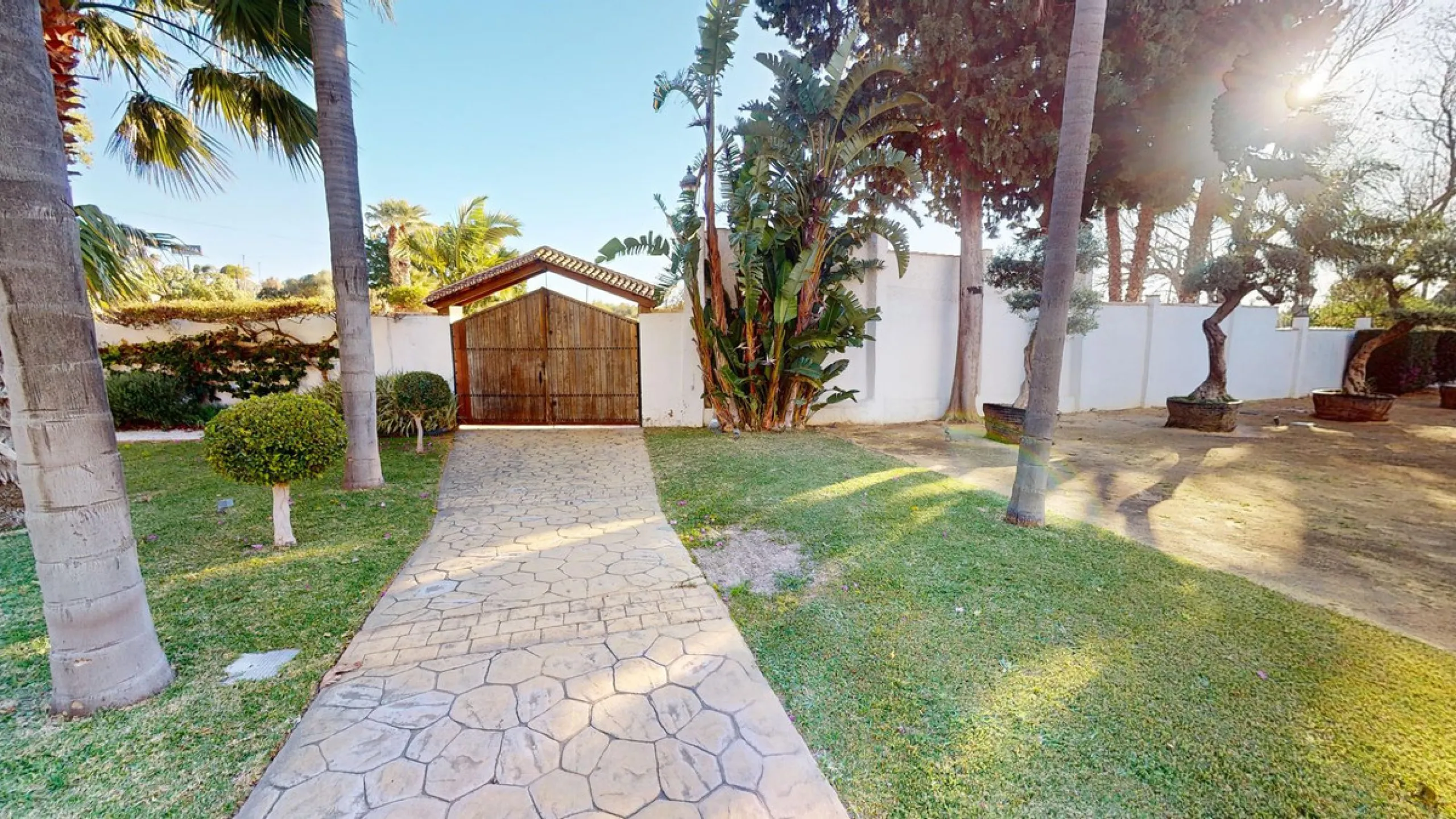 Commercial - Other в продаже в Torremolinos, Málaga. Площадь дома 520 м². Площадь участка 2250 м²