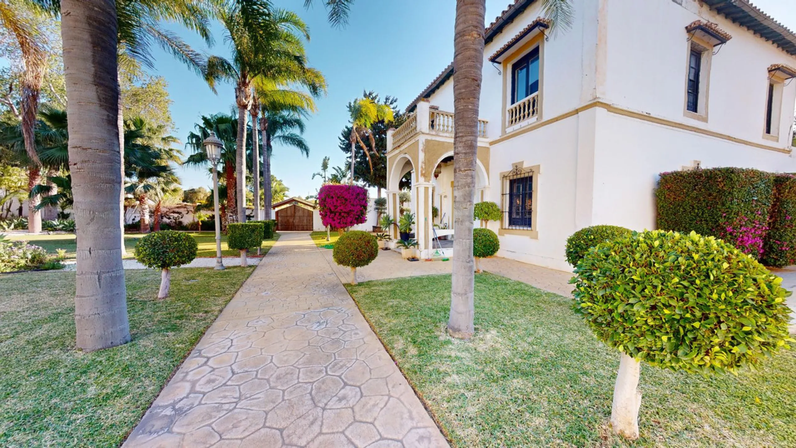 Commercial - Other в продаже в Torremolinos, Málaga. Площадь дома 520 м². Площадь участка 2250 м²